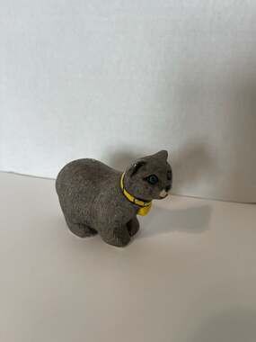 Artesania Rinconada Small Gray Kitten Cat Figurine with Yellow Collar and Green